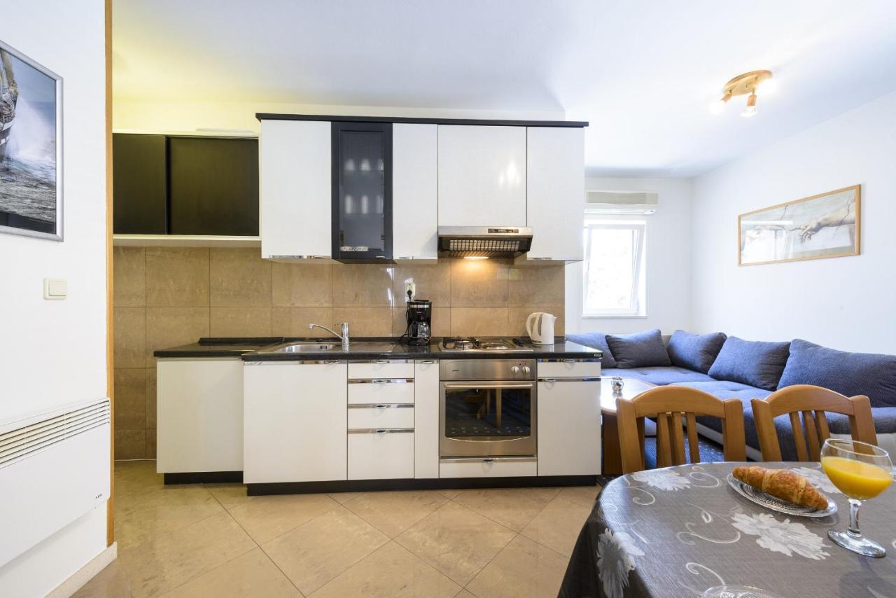 Apartment Tija Two Bedroom Apartment With Balcony And Partial Sea View Dubrovnik Eksteriør billede