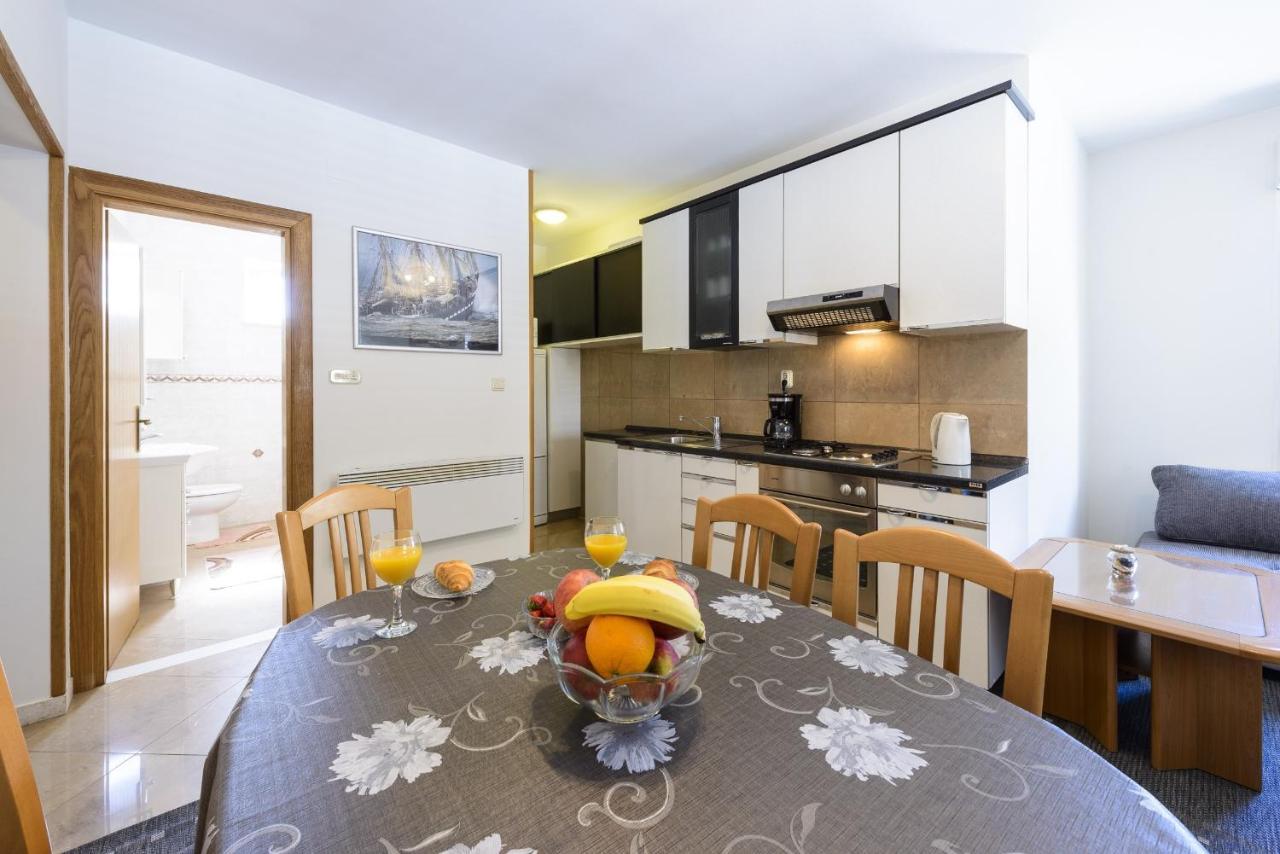 Apartment Tija Two Bedroom Apartment With Balcony And Partial Sea View Dubrovnik Eksteriør billede