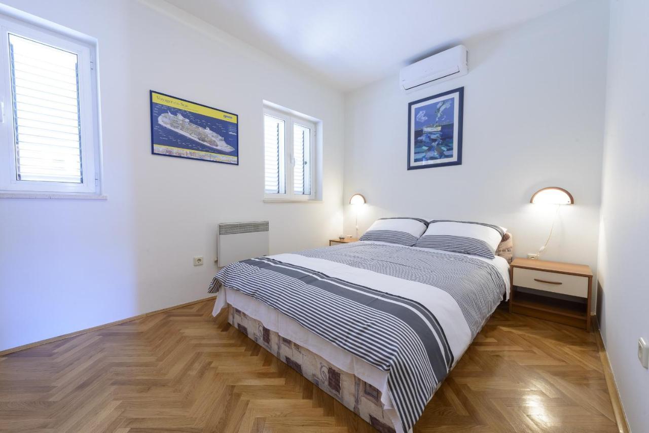 Apartment Tija Two Bedroom Apartment With Balcony And Partial Sea View Dubrovnik Eksteriør billede