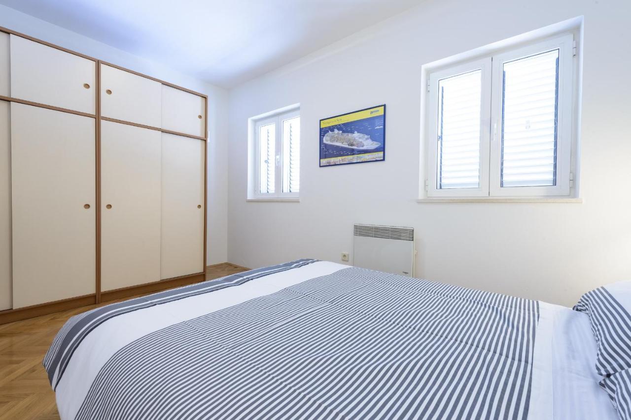 Apartment Tija Two Bedroom Apartment With Balcony And Partial Sea View Dubrovnik Eksteriør billede